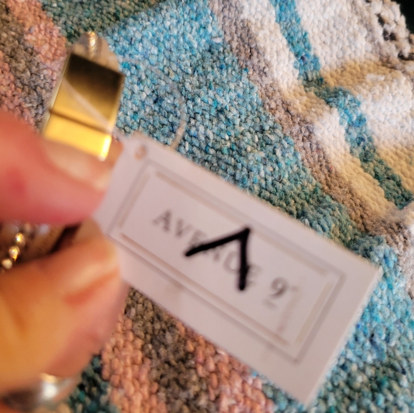 NWT beautiful avenue 9 silver tone magnetic clasp multi strand bracelet - Picture 3 of 5